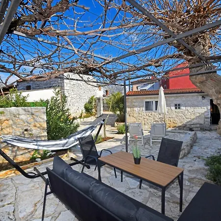 House Vento With Private Backyard Porec