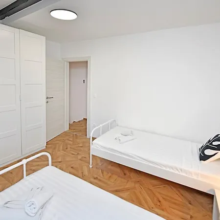 House Vento With Private Backyard Holiday home Porec