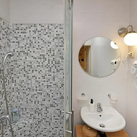 House Vento With Private Backyard Holiday home Porec