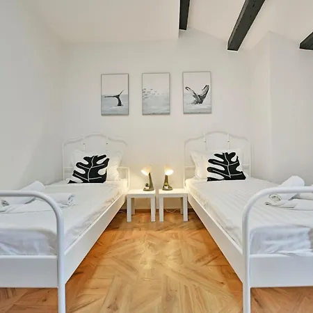 House Vento With Private Backyard * Porec