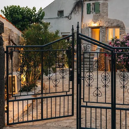 House Vento With Private Backyard